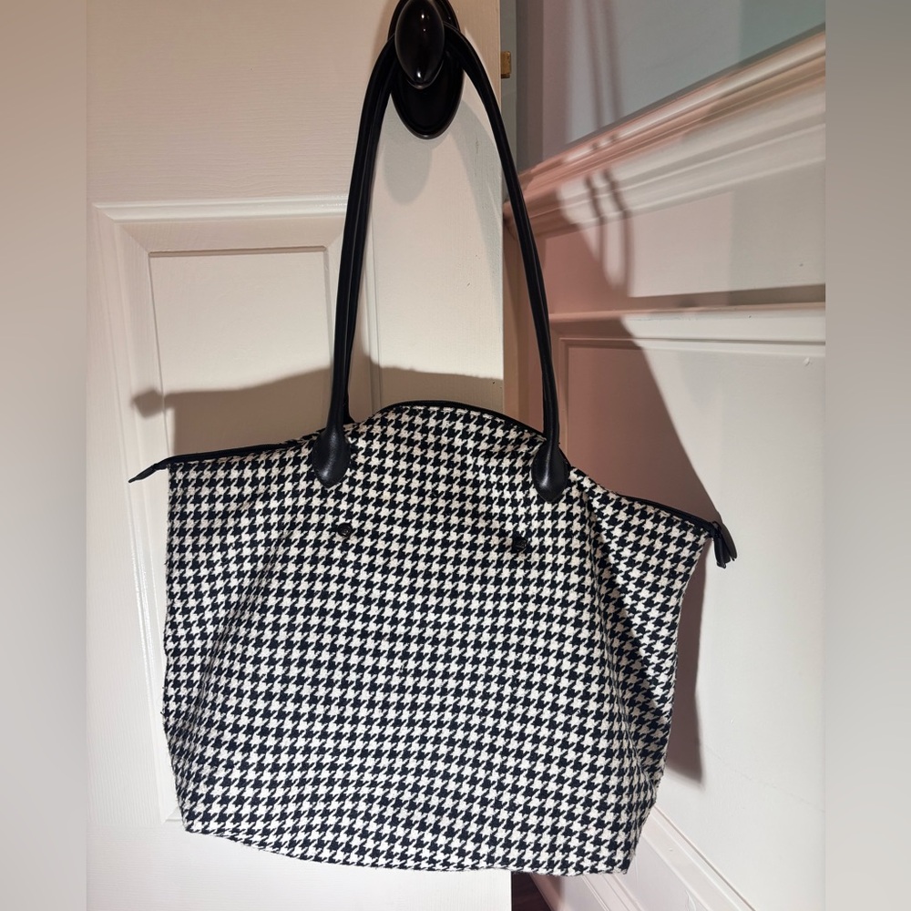 Black and White Dogtooth Pattern Tote Bag